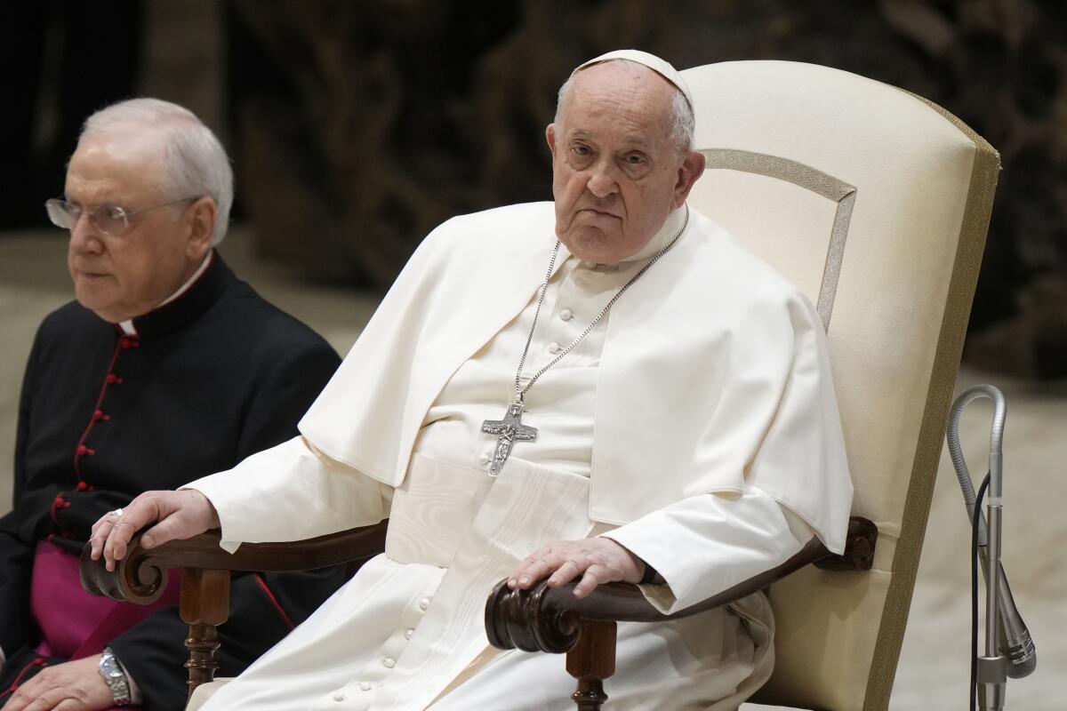 Papa Francisco denuncia la familia cristiana está amenazada por diversos frentes